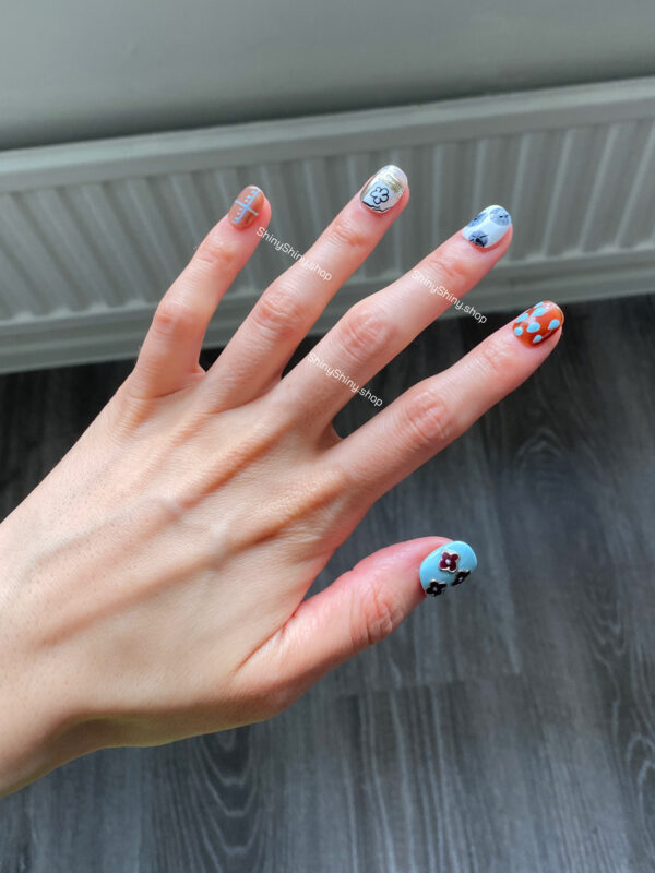 n22 Blue Brown Flower