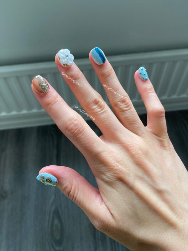 n22 Blue Brown Flower
