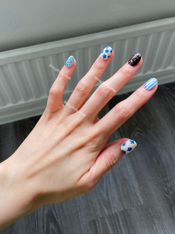n10 Blue White Flower
