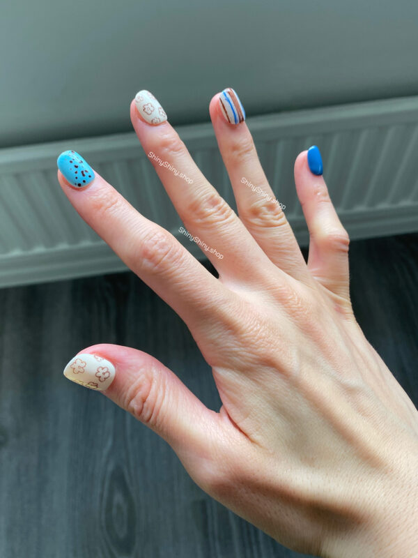 n10 Blue White Flower