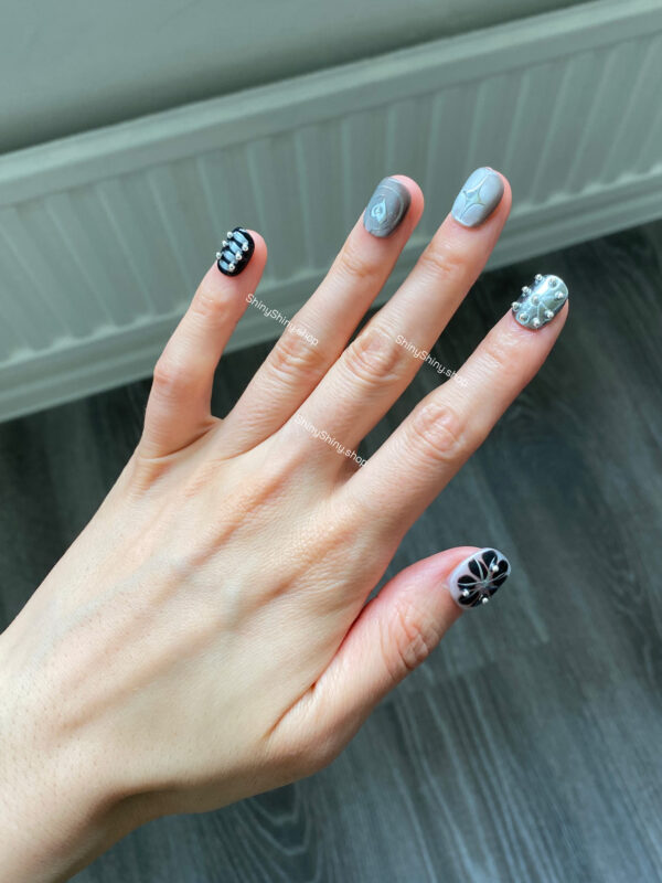 n25 Black Silver Star