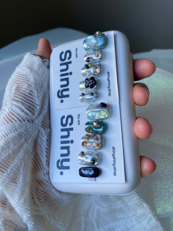 n07 Blue Silver Stones