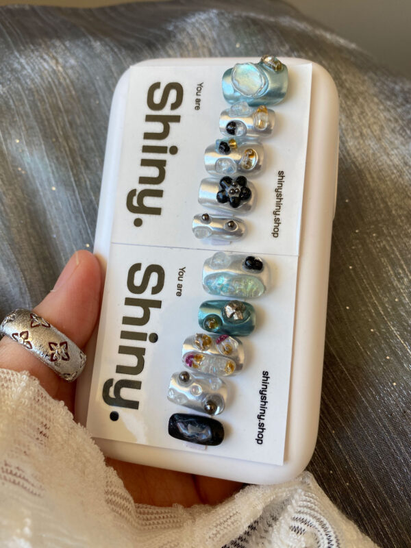 n07 Blue Silver Stones