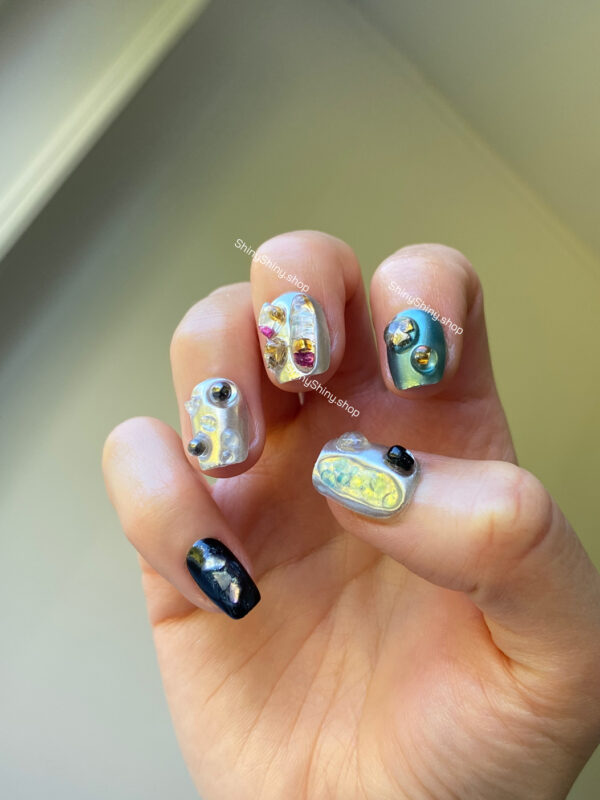 n07 Blue Silver Stones