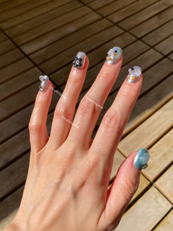 n07 Blue Silver Stones